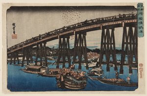 Genieten van de avondkoelte bij Ryōgoku-brug