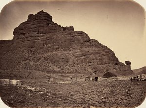 Plaat 34. Sentinel Rock, Weber Valley,1869 (foto) door Andrew Joseph Russell