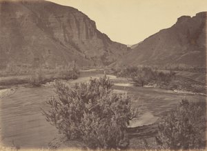 Plaat 37. Wilhelminapas, vanuit het oosten,1869 (foto) door Andrew Joseph Russell
