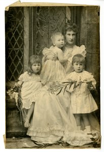 Hertogin Evelyn en drie kinderen