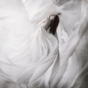 Etherisch wit, vloeiende gratie door Anja Matko