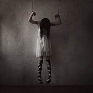 Het spookachtige poppenmeisje door Anja Matko