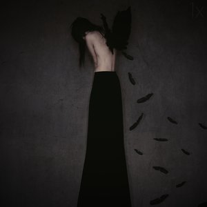 De treurige gevleugelde vrouw door Anja Matko