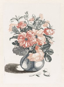 Glazen vaas met bloemen, daarnaast bloembladen door Anonymous