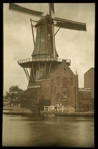 Stoomkorenmolen De Adriaan aan het Spaarne, Haarlem door Anonymous