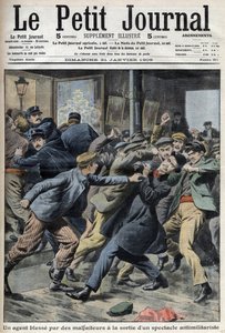 Een politieagent gewond tijdens antimilitaristische demonstratie in Aubervilliers, voorpagina van krant Petiter Journal 31 januari door Anonymous Anonymous