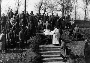 Eerste Wereldoorlog (1914-1918): Zondagmis op de Ferme de Canny (Canny-sur-Matz) (Departement 60: Oise) in mei 1915. Privécollectie.