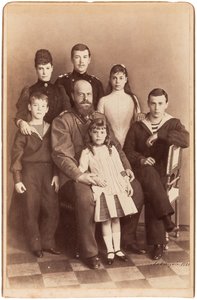 De familie van keizer Alexander III - De Romanovs: De familie van de keizer Alexander III, Anoniem. Albuminefoto door Anonymous Anonymous