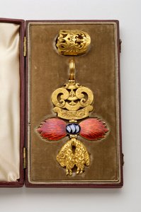 Orde van het Gulden Vlies: Spaans Gulden Vlies - Insigne behorend tot Arthur Wellesley (1769-1852) - Gemaakt door Hamlet (Londen) - Begin 19e eeuw - Goud en email - Originele kist in bordeauxrood mar