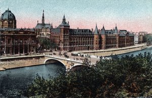 Parijs: buitenaanzicht van de Concierge op het Île de la Cité en de brug au Change. Foto uit 1920 in “Artistic Album” van de stad Parijs. Privécollectie.