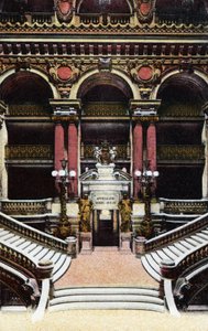 Parijs: uitzicht op de grote trap van de Opera Garnier. Foto uit 1920 in 