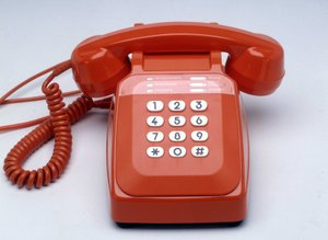 S63 oranje plastic sleuteltelefoon door Anonymous Anonymous
