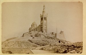 De stad Marseille en zijn omgeving rond 1885-1890: Notre Dame de la garde, privécollectie door Anonymous Anonymous
