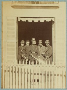 De generale staf van Place Vendome tijdens de Commune, c.1871 (zw/w foto) door Anonymous Anonymous