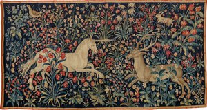 Een eenhoorn en een hert in een veld met bloemen, ca. 1500