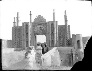 Darvaze Dawlat, betegelde stadspoort, Teheran, ca.1880
