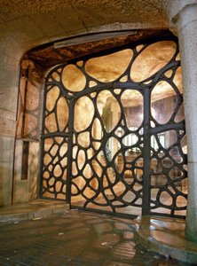 La Casa Mila, La Pedrera, Passeig de Gracia in Barcelona (Spanje). Architect Antoni Gaudi i Cornet (1852-1926) door Antoni Gaudi