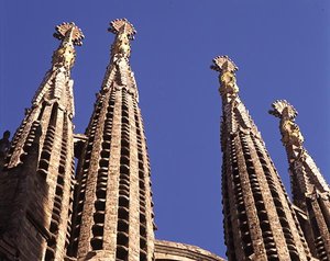 Torenspitsen van La Sagrada Familia, kerk begonnen in 1882 door Antoni Gaudi