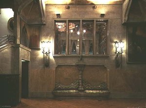 De grote zaal door Antoni Gaudi