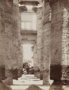 Hypostyle Zaal in de Tempel van Karnak, uitzicht op de Hypostyle Zaal door Antonio Beato