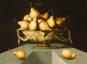 Peren in een kom op een stenen sokkel