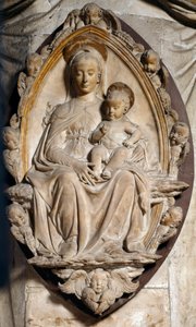 Maagd en kind in mandorla. Laag reliëf sculptuur door Antonio Rossellino