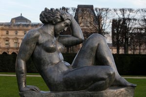 Jardin des Tuileries, Aristide Maillol, Montagne 1937 (lood), Parijs, Frankrijk (foto)