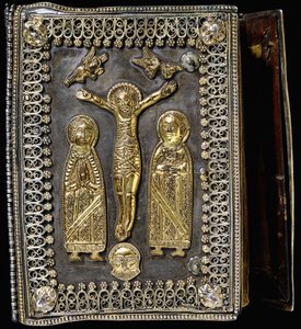 Zilveren Vergulde Band, Voorstellende de Kruisiging van Christus, met de Heilige Moeder van God en Heilige Maria aan Beide Zijden