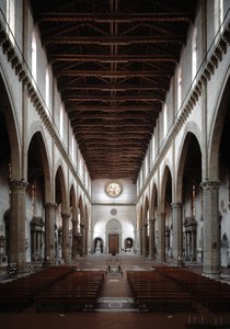 Renaissance: interieur van de Basiliek Santa Croce ontworpen door Arnolfo di Cambio (1245-1302/1310) 1294 Basiliek Santa Croce, Florence, Italië door Arnolfo di Cambio