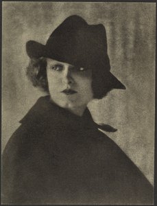 [Portret van een onbekende Hollywood actrice]. door Arthur F. Kales