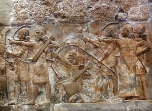 Assyrische legerboogschutters die een versterkte stad veroveren, reliëf uit Nimrud, c.865 v.Chr. door Assyrian