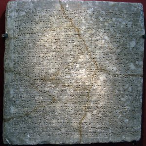 Albasten plaat met spijkerschrift, afkomstig uit de vesting van Sargon II
