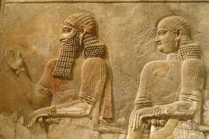 Detail van Sargon II en bewaker (reliëf uit het paleis van koning Sargon) door Assyrian