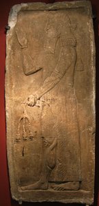 Priester met een tak van een granaatappelboom (detail) door Assyrian