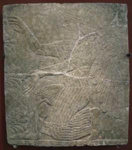 Gevleugelde godheid bij de heilige boom. Reliëf uit het paleis van Ashurnasirpal II in Kalhu, Nimrud door Assyrian