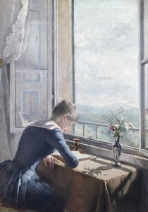 Vrouw die leest bij een open raam