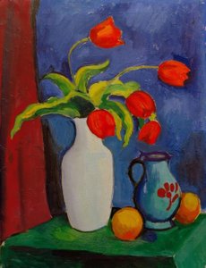 Rode tulpen in witte vaas