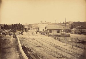 Spoorwegovergang en station, L