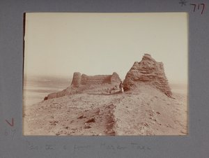 Uitzicht op Mazar Tagh (foto z/w) door Aurel Stein