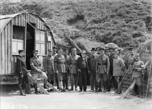 M. Georges Benjamin Clemenceau, de Franse premier, bezoekt de 4th Division, een eenmalig bezoek aan het Australische front, 7 juli 1918 door Australian Photographer