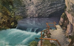 Piesling-Ursprung waterval op de Pyhrnbahn route in Oostenrijk