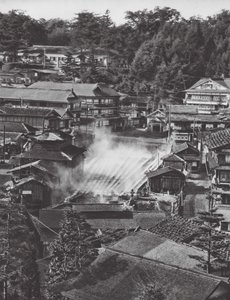 Japan: Kusatsu, Zwavelbronnen door Axel von Graefe