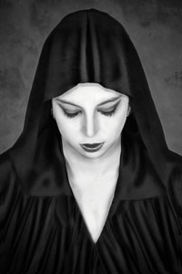 De mysterieuze vrouw met de kap