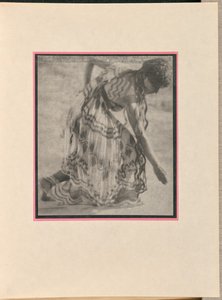 [Danseres als nimf, buigt].