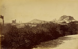 Athene - Tempel van Zeus Olympios en Akropolis vanuit het oosten.