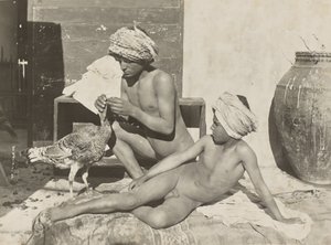 [Twee naakte jongeren met kalkoen]. door Baron Wilhelm von Gloeden