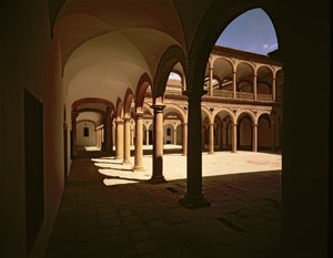 Uitzicht op de galerij van de binnenplaatsen van het ziekenhuis, ontworpen door Bartolome Bustamante door Bartolome de Bustamante