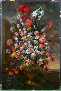 Lelies, Tulpen, Anjers, Pioenen, Winde en Andere Bloemen in een Bronzen Urn met Vogels, een Schildpad en Vlinders in een Landschap, 1718