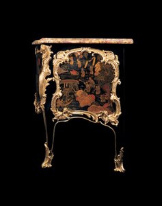 Een Louis XV commode door Bernard van Risenburgh II