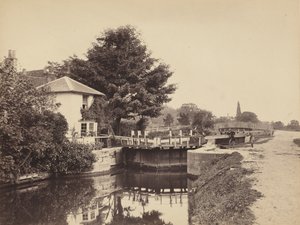 Sluiswachtershuisje en sluisdeuren, jaren 1850 (foto) door British Photographer